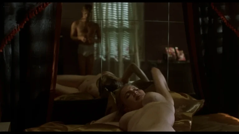 Anna Thomson nude topless scenes in Six Ways to Sunday (1997)