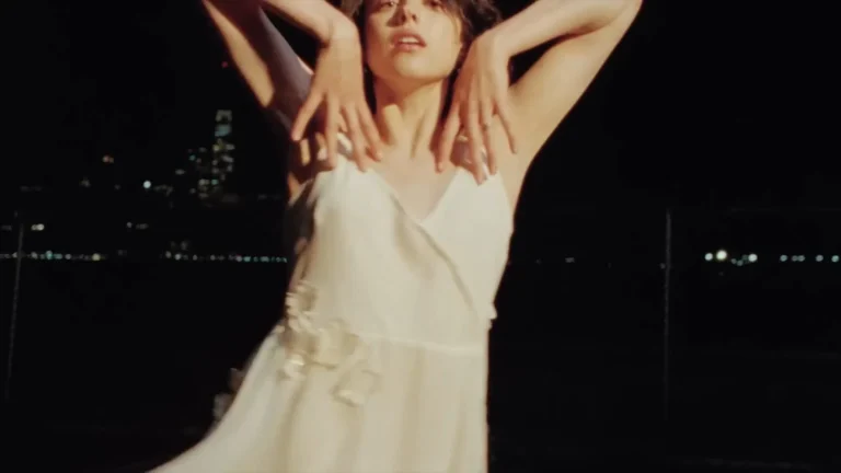 Margaret Qualley sexy scenes in Bleachers – Tiny Moves 2024