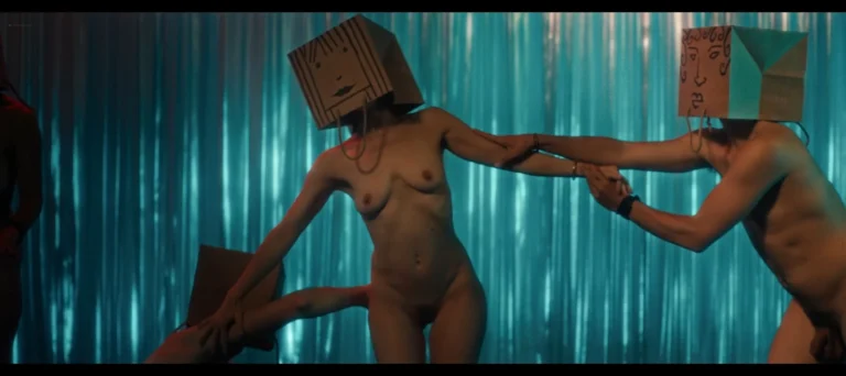 Lucie Debay nude scenes in Le syndrome des amours passées (FR-2023)
