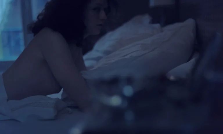 Maisie Williams nude side boob scenes in TV Show The New Look (2024) s1e1-3