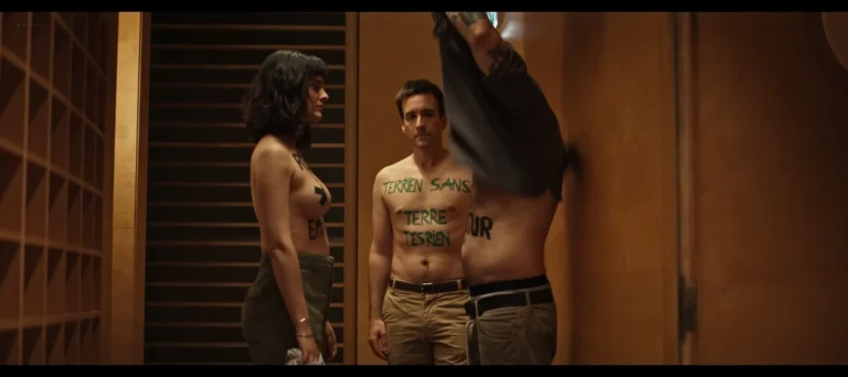 Noémie Merlant nude topless scenes in Une année difficile (FR-2023)