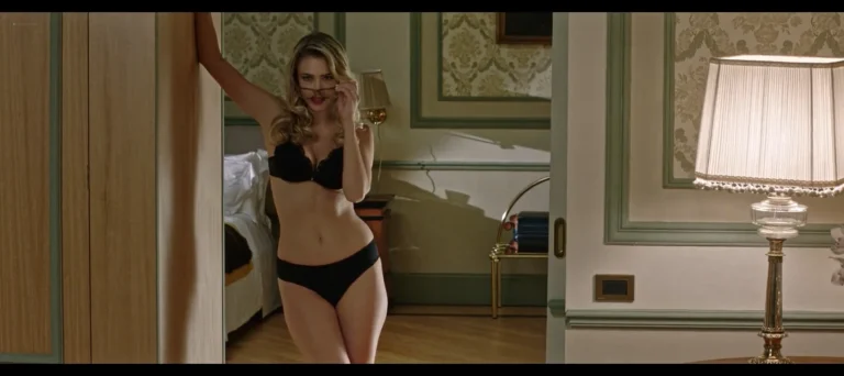 Martina Stella hot sexy scenes in Natale a 5 stelle (IT-2018)