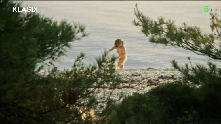 Ena Begović nude scenes in in Pad Italije (YU-1981)