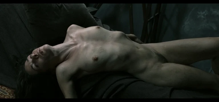 Halina Reijn nude full frontal scenes in Isabelle (NL-2011)