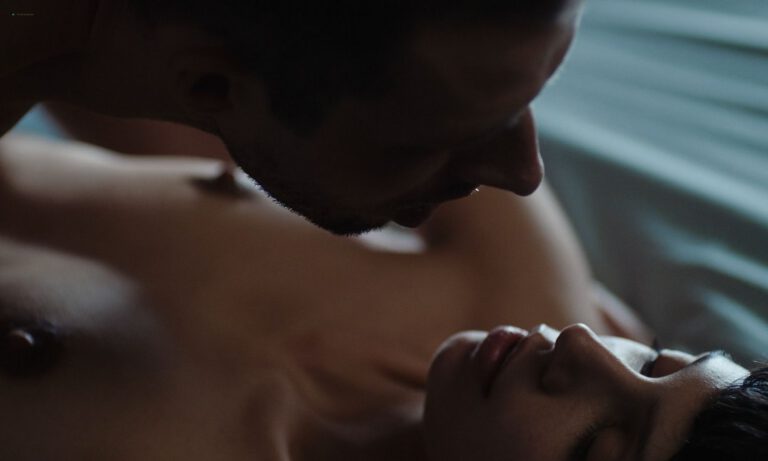 Noée Abita nude sex scenes in Première affaire (FR-2023)