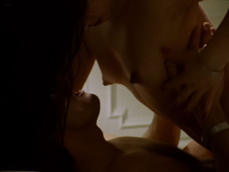 René Amor nude scenes in Vestida de azul (ES-1983)