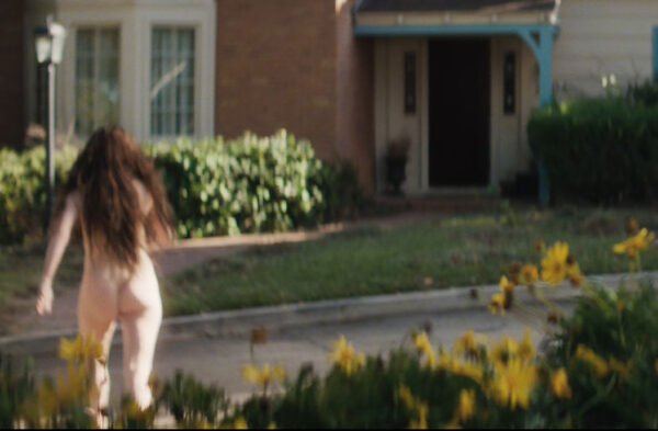 1kathryn hahn nude butt in agatha all along (2024) s1e1 4k 02