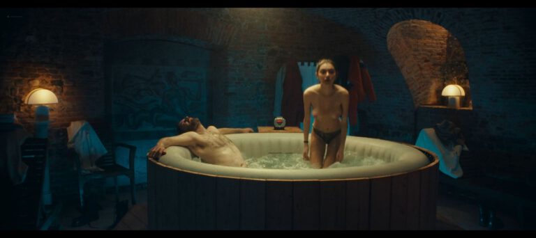 Léonie Dahan-Lamort nude topless scenes in Tout Fout Le Camp (FR-2022)