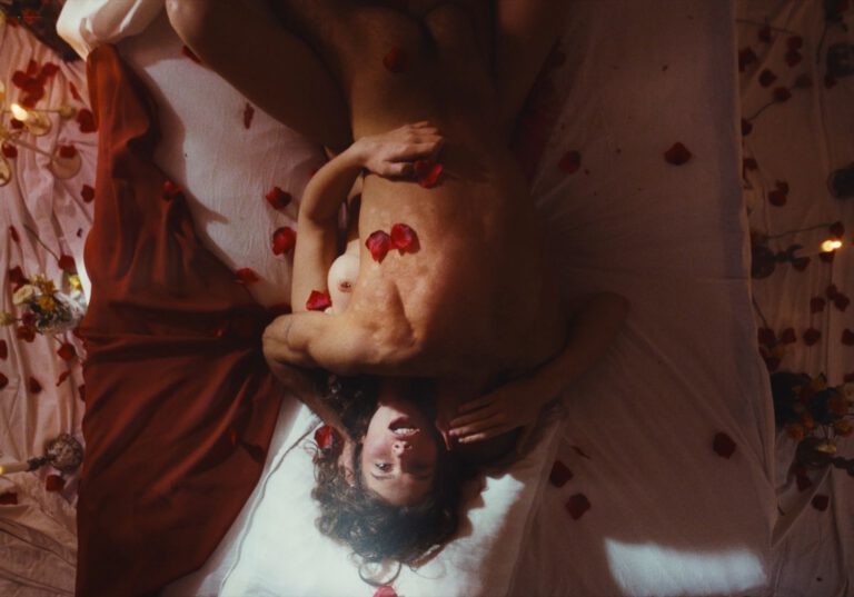Mira Elisa Obling nude sex scenes in Havet er rødt (DK-2024)