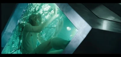 milla jovovich nude sienna guillory sexy in resident evil apocalypse (2004) 1080p bluray remux 04