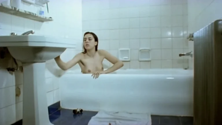 Cecilia Bengolea nude sex threesome scenes in Vagon fumador (AR-2001) 720p Web