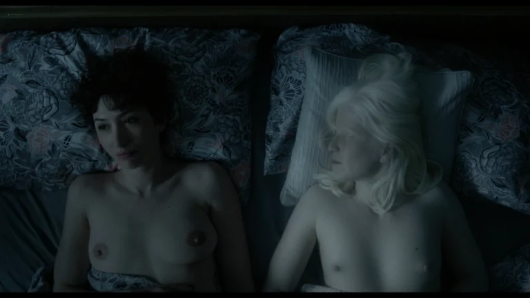Sofía Gala Castiglione nude scenes Blanca Nieves Villalba nude bush and lesbian sex in Cadáver exquisito (AR-2021) 1080p BluRay