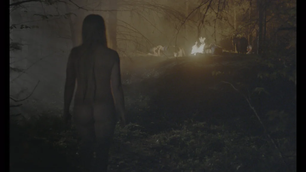 Anya Taylor-Joy nude butt scenes in The Witch (2016) 1080/2160p BluRay REMUX