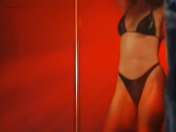 Shannon Elizabeth nude topless as stripper - Dish Dogs (2000) Shannon Elizabeth nude topless as stripper - Dish Dogs (2000) (9)