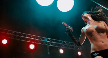 Amy Smart nude topless covering nipples and funny - Crank 2 High Voltage (2009) hd1080p (8)