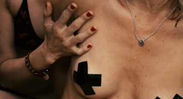 Amy Smart nude topless covering nipples and funny - Crank 2 High Voltage (2009) hd1080p (4)