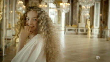 Alexia Giordano nude sex Noémie Schmidt nude wet and sex - Versailles (FR-2015) s1e1 HD 720p (6)
