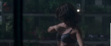 Florence Foresti nude topless in brief scene - De Plus Belle (FR-2017) HD 1080p WEB Florence Foresti nude topless in brief scene - De Plus Belle (FR-2017) HD 1080p WEB (13)