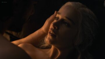 Emilia Clarke nude nip slip in brief sex scene - Game of Thrones (2017) s7e7 HD 1080p Emilia Clarke nude nip slip in brief sex scene - Game of Thrones (2017) s7e7 HD 1080p (3)