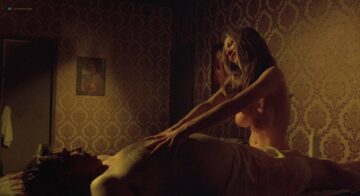 Jennifer Dale nude topless and Belinda Montgomery hot - Stone Cold Dead (1979) HD 720p BluRay (6)