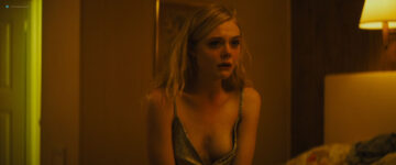 Elle Fanning hot sexy and wet in bikini - Galveston (2018) HD 1080p Elle Fanning hot sexy and wet in bikini - Galveston (2018) HD 1080p (4)