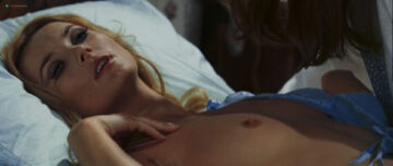 Barbara Bouchet nude lesbian sex with Rosalba Neri and Patrizia Viotti nude - Alla ricerca del piacere (IT-1972) HD1080p (16)