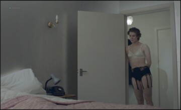 Honor Swinton Byrne hot and some sex - The Souvenir (2019) HD 1080p Web Honor Swinton Byrne hot and some sex - The Souvenir (2019) HD 1080p Web (8)