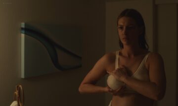 Anne Hathaway nude topless - The Last Thing He Wanted (2020) HD 1080p Web Anne Hathaway nude topless - The Last Thing He Wanted (2020) HD 1080p Web (2)