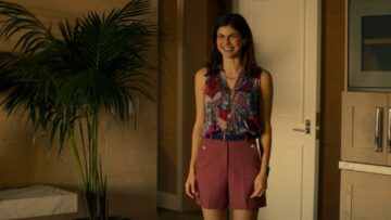 Alexandra Daddario hot Sydney Sweeney Brittany OGrady sexy The White Lotus 2011 s1e1 1080p Web 5 Alexandra Daddario hot Sydney Sweeney Brittany OGrady sexy The White Lotus 2011 s1e1 1080p Web 5