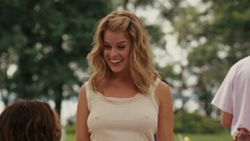 Alice Eve wet bouncing boobs Sex and the City 2 2010 1080p BluRay 7 Alice Eve wet bouncing boobs Sex and the City 2 2010 1080p BluRay 7