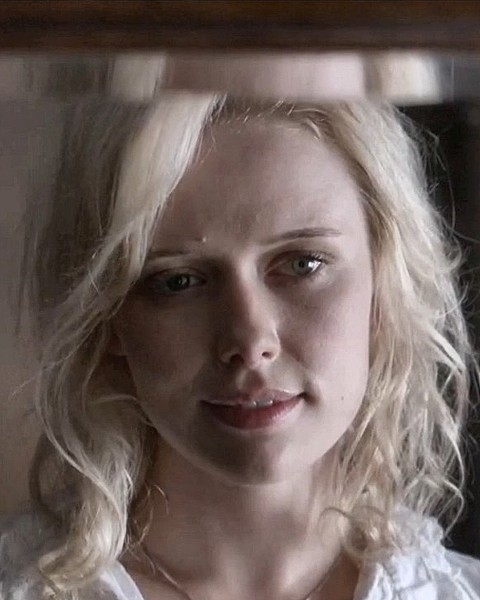 Amelia Eve