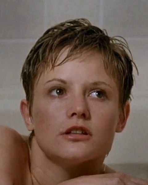 Jennifer Jason Leigh