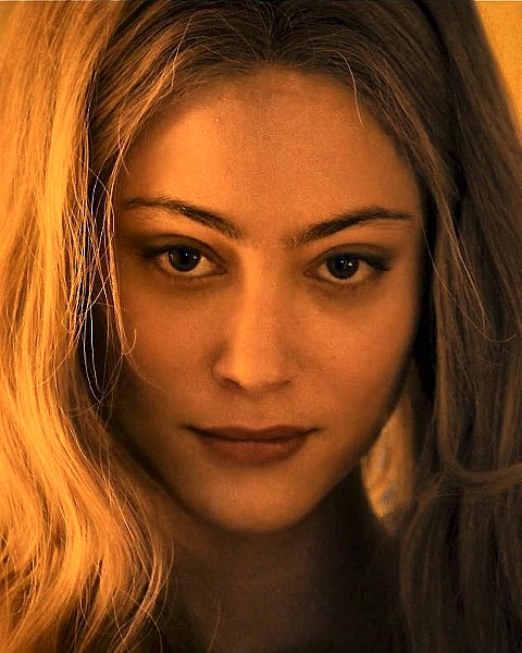 Nora Arnezeder