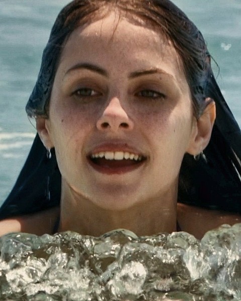 Willa Holland